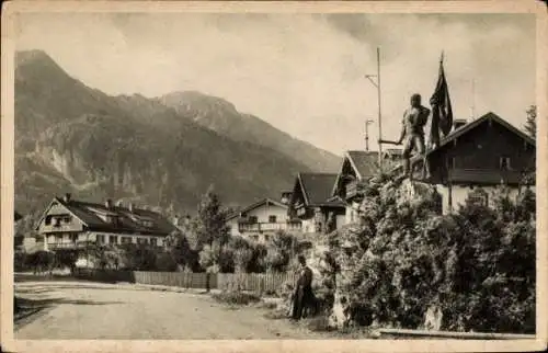 Ak Kochel am See in Oberbayern, Schmied von Kochel Denkmal und Jochberg