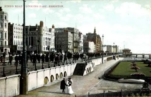 Ak Brighton East Sussex England, King's Road Blick nach Osten