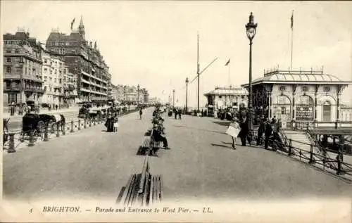 Ak Brighton East Sussex England, Parade, Eingang zum West Pier