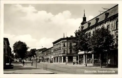 Ak Eberswalde im Kreis Barnim, Eisenbahnstraße, Geschäfte, HO