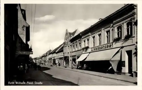 Ak Kyritz in der Prignitz, Wilhelm Pieck Straße, Geschäft G. Weissensee