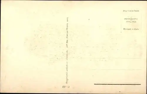 Künstler Ak Frau mit Hut und langem Mantel