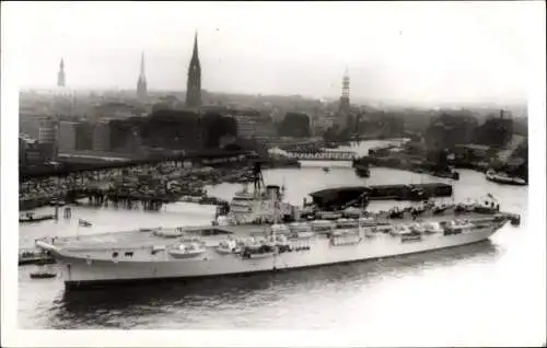 Foto Ak Hamburg, Hafen, Britischer Flugzeugträger HMS Ocean