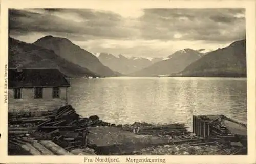 Ak Norwegen, Nordfjord, Gebirge, Haus