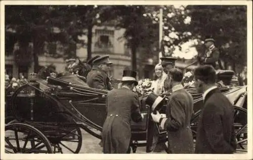 Ak Mons, Visite de la Famille royale, Carosse, 1930