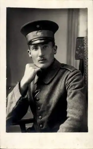 Foto Ak Deutscher Soldat in Uniform, Portrait