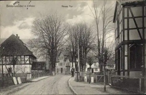 Ak Bodenwerder an der Weser, Neues Tor, Fachwerkhaus, Brücke