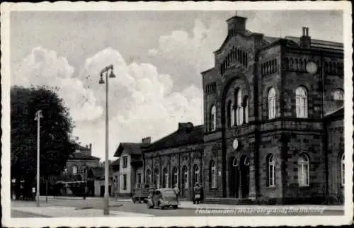 Ak Holzminden in Niedersachsen, Am Bahnhof, Straßenseite