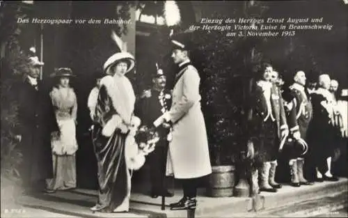 Ak Herzog Ernst August von Braunschweig, Prinzessin Victoria Luise, Am Bahnhof, Einzug 1913