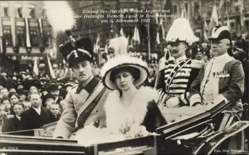 Ak Einzug des Herzogs Ernst August und Victoria Luise in Braunschweig am 03.11.1913