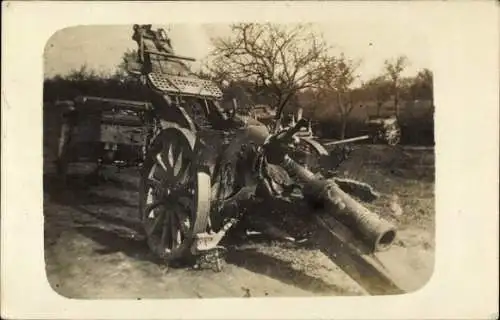 Foto Ak Zerstörtes Geschütz, I WK