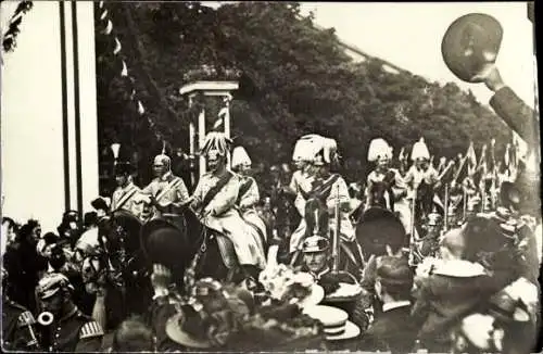 Foto Ak Berlin, Kaiser Wilhelm II., Kronprinz Wilhelm von Preußen, Herzog Carl Eduard, Militärparade