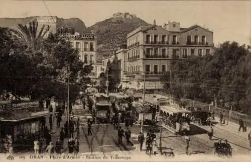 Ak Oran Algerien, Place du Armes, Straßenbahnhaltestelle