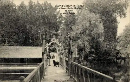 Ak Montgeron Essonne, La Passerelle du Moulin de Senlis sur l'Yerres