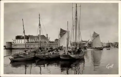 Ak Concarneau Finistère, La Ville close, Segelboote