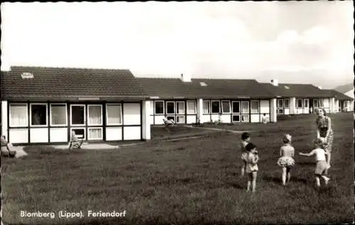 Ak Blomberg in Lippe, Feriendorf, spielende Kinder