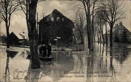 Ak Seehausen in der Altmark, Hochwasser 1909, Osterburger Chaussee, Bahnstraße