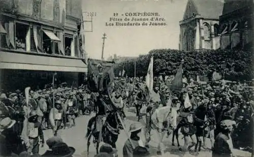 Ak Compiègne Oise, Fetes de Jeanne d'Arc, Les Etendards de Jeanne