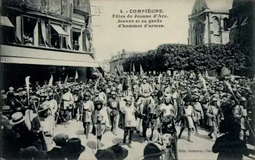 Ak Compiègne Oise, Fetes de Jeanne d'Arc, Jeanne et sa garde d'hommes d'armes