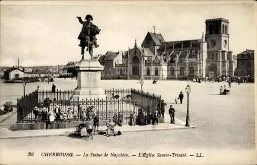 Ak Cherbourg Manche, Statue de Napoleon, Eglise Sainte Trinite