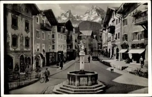 Ak Berchtesgaden in Oberbayern, Watzmann, Marktplatz, Brunnen