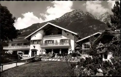 Ak Garmisch Partenkirchen in Oberbayern, Berggasthof Almhütte, Am Südhang des Kramers