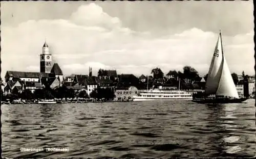 Ak Überlingen am Bodensee, Teilansicht, Kirchturm, Schiff, Segelboot