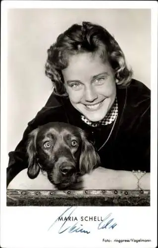 Ak Schauspielerin Maria Schell, Portrait, Hund, Autogramm