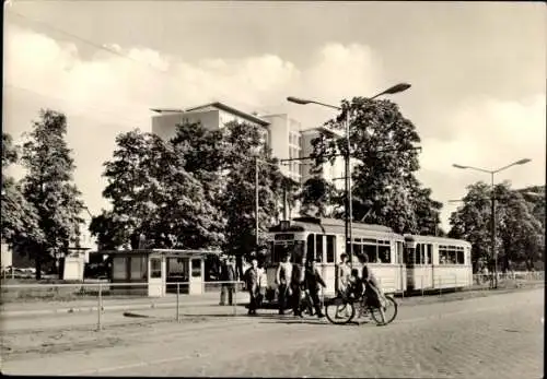 Ak Cottbus in der Niederlausitz, Straße der Jugend, Hochhaus, Straßenbahn