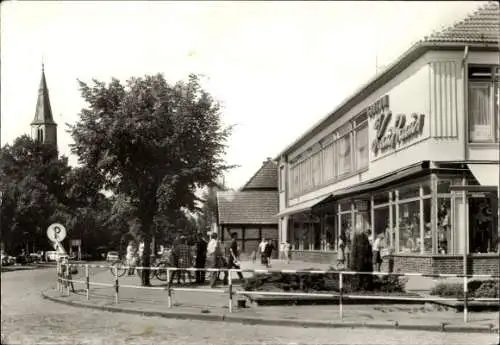 Ak Löcknitz in Vorpommern, Chausseestraße, Kaufhaus