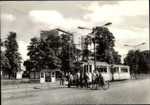 Ak Cottbus in der Niederlausitz, Straße der Jugend, Hochhaus, Straßenbahn