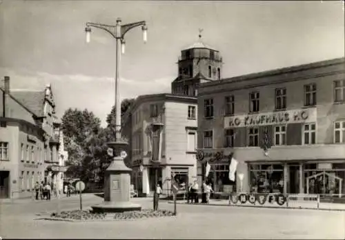 Ak Wolgast in Mecklenburg Vorpommern, Platz der Jugend, HO Kaufhaus