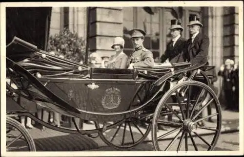 Ak Mons Wallonien Hennegau, Fürsten verlassen den Bahnhof Mons, Leopold III., Astrid von Schweden