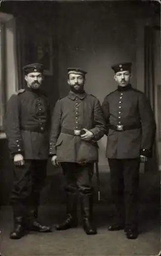 Foto Ak Deutsche Soldaten in Uniformen, Landwehr Infanterie Regiment 110, I WK