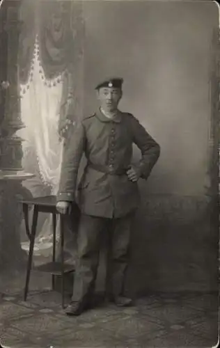 Foto Ak Bad Aibling in Oberbayern, Deutscher Soldat in Uniform, Standportrait