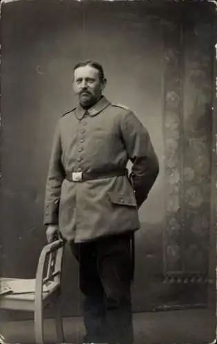 Foto Ak Świętoszów Neuhammer am Queis Schlesien, Deutscher Soldat in Uniform, Landsturm