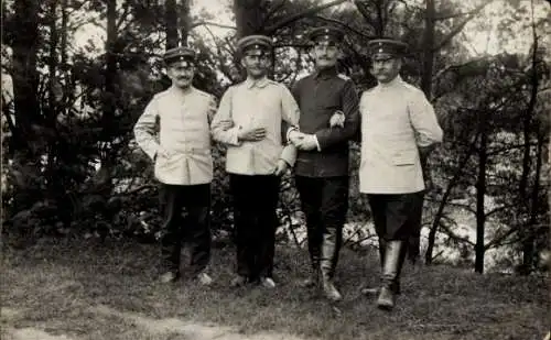 Foto Ak Świętoszów Neuhammer am Queis Schlesien, Deutsche Soldaten in Uniformen