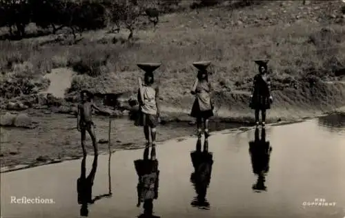 Ak Afrikanerinnen an einem Fluss, Schalen auf dem Kopf