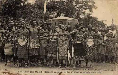 Ak Französisch-Westafrika, Frauen und die Fortsetzung eines Kochs