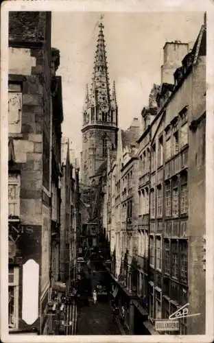 Ak Saint Malo Ille et Vilaine Bretagne, Hauptstraße, Glockenturm der Kathedrale