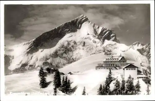 Ak Garmisch Partenkirchen in Oberbayern, Kreuzeckhaus mit Alpspitze, Winter