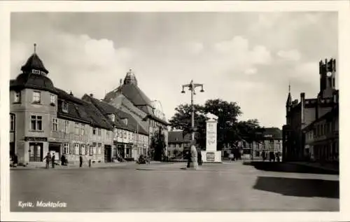 Ak Kyritz in der Prignitz, Marktplatz, Denkmal FDGB