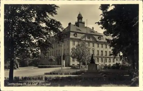 Ak Senftenberg in der Niederlausitz, OdF Ehrenmal, Kreisgericht