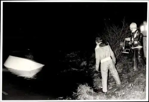 Set von 12 Fotos Plauer Brücke Wrack Schiffe, Unfall, Polizei, Feuerwehr