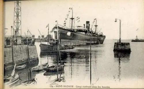 Album mit 12 Ak Saint Nazaire Loire Atlantique