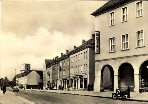 Ak Prenzlau in der Uckermark, Straße der Republik, Hotel