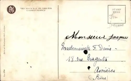 Künstler Ak Weinender Hund, Im Hintergrund ein Liebespaar