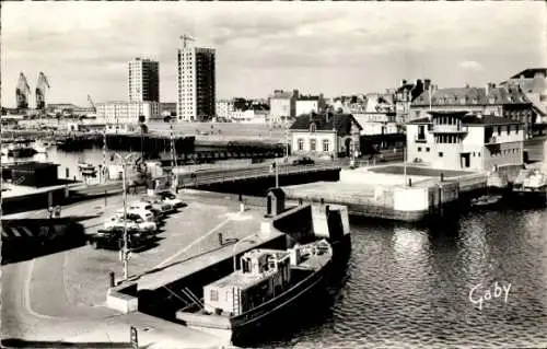 Ak Cherbourg Manche, L'Avant Port, Nouveaux Immeubles