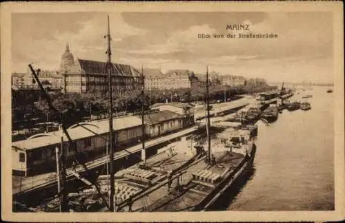 Ak Mainz am Rhein, Blick von der Straßenbrücke, Schiffe