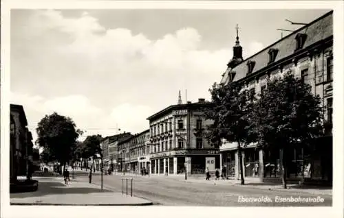 Ak Eberswalde im Kreis Barnim, Eisenbahnstraße, Geschäfte